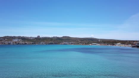 Video-De-Malta,-Mellieha-Bay-En-Un-Día-Soleado