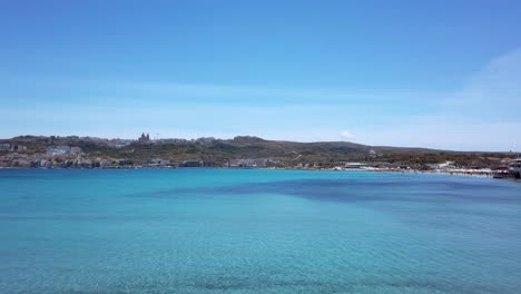 video de malta, mellieha bay en un día soleado