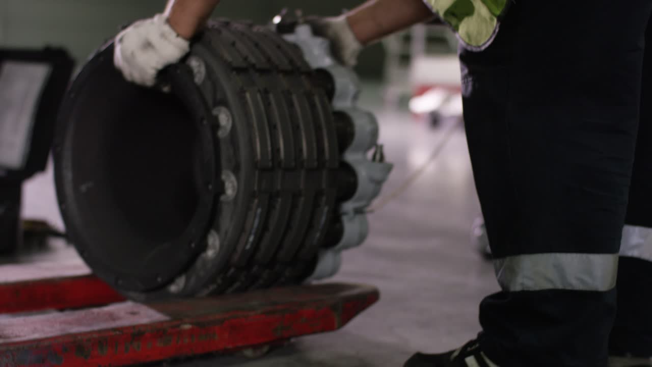 mantenimiento de los frenos de las ruedas de los aviones