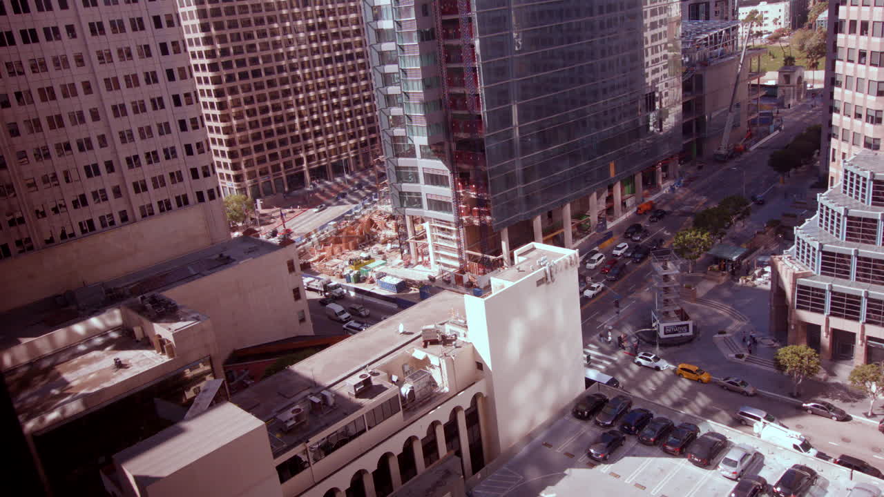 una toma de lapso de tiempo del tráfico en el centro de los ángeles, california