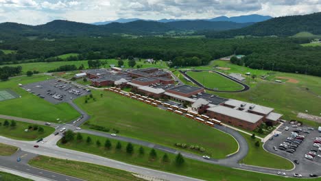 Line-up-of-school-bus-traffic