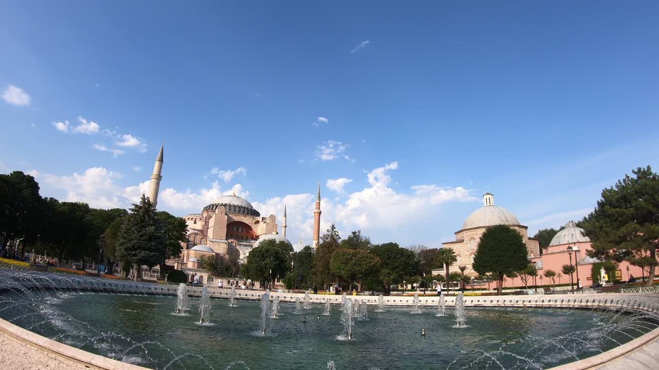 mezquita de hagia sophia, templo histórico en el centro de estambul, timelapse de movimiento