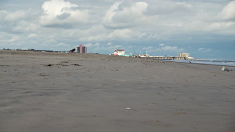 New-Jersey-Beach-and-Coastline,-Skyline-and-Seagulls-Slow-Motion