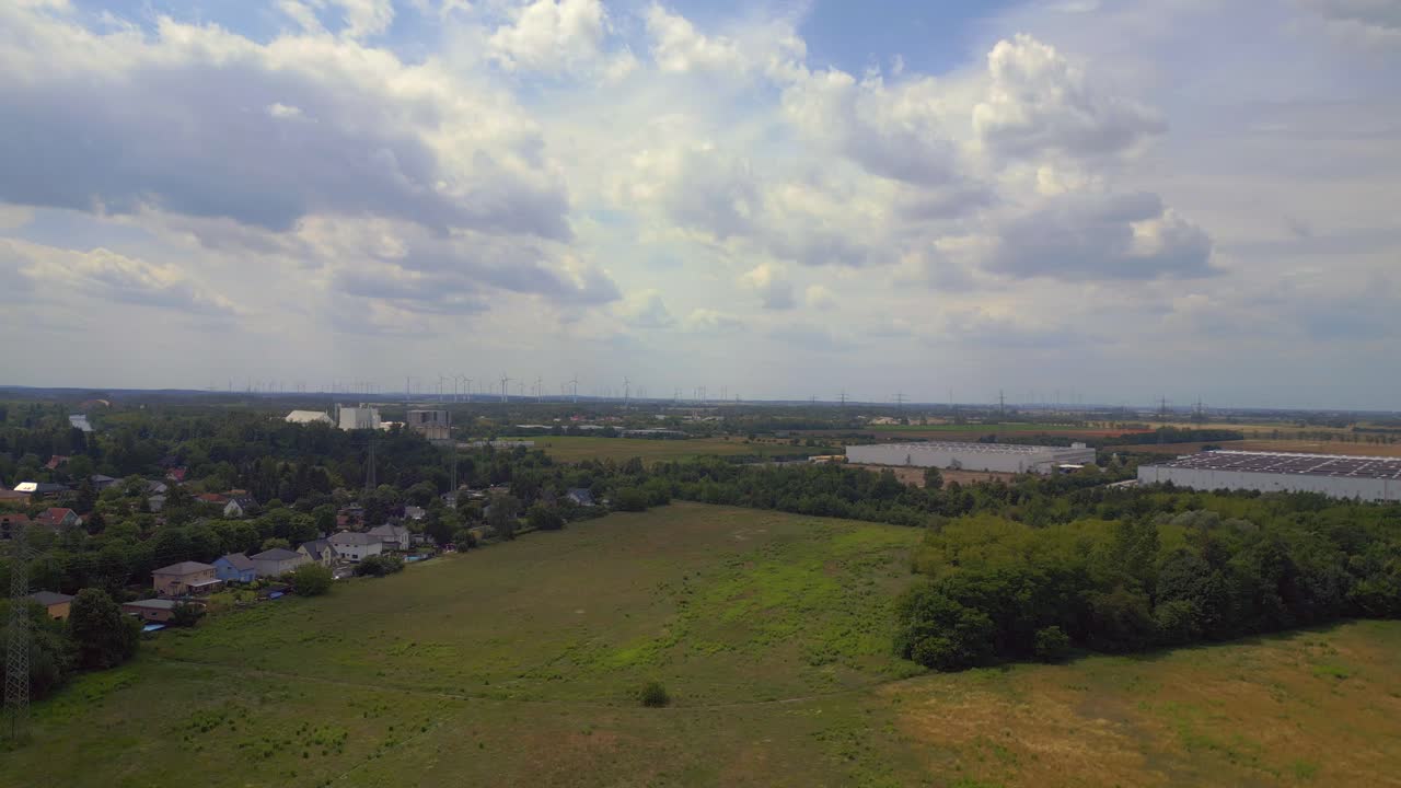 구름이 많은 극적인 하늘