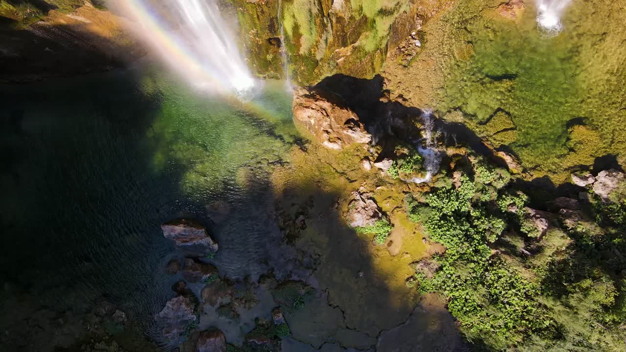drone aéreo del parque nacional de plitvice croacia 14.mp4