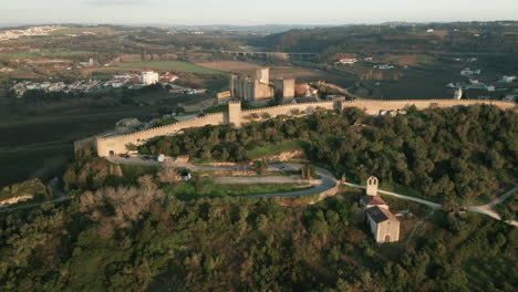 Panoramic-View-Of-Medieval-Town-And-Castle-Surrounded-By-Lush-Green-Foliage-In-Obidos,-Portugal