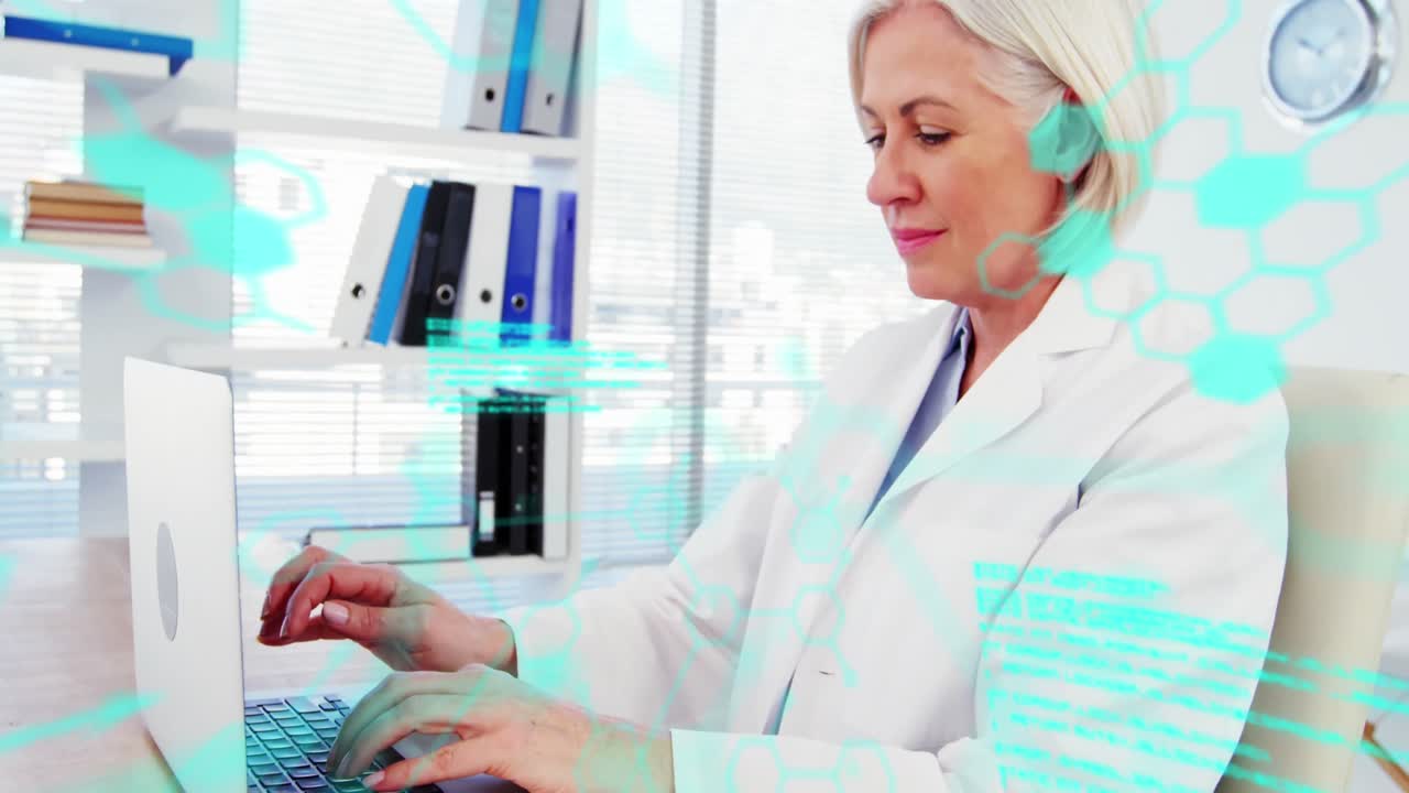 animación de procesamiento de datos científicos sobre una científica caucásica con una computadora portátil