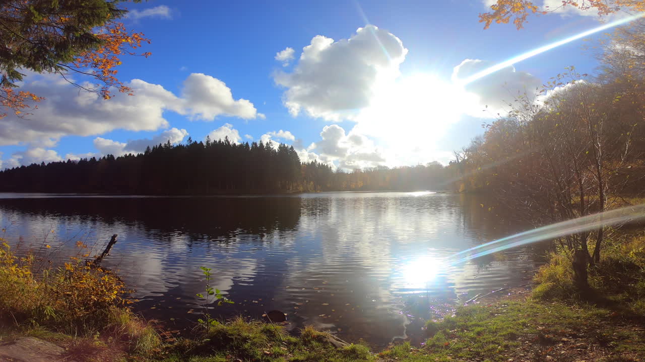 287 красивый вид на осеннее озеро