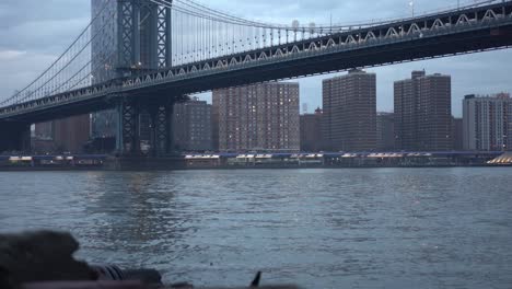 Puente-De-Manhattan-En-La-Ciudad-De-Nueva-York