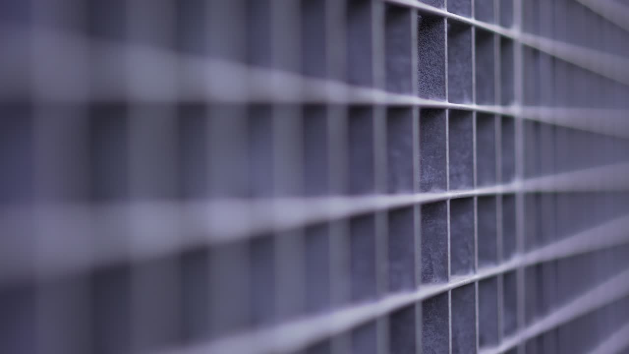 superficie metálica de la puerta de seguridad, cuadrados y líneas metálicas