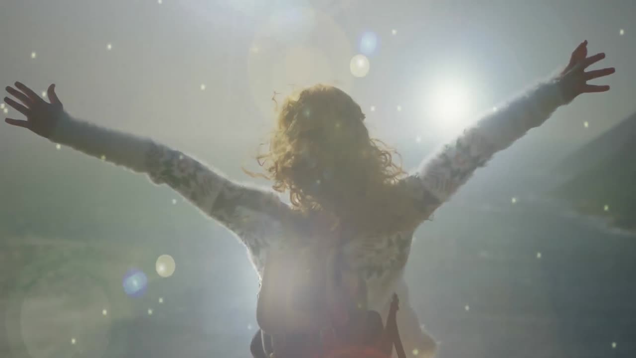 바다의 전망을 내려다보는 여자