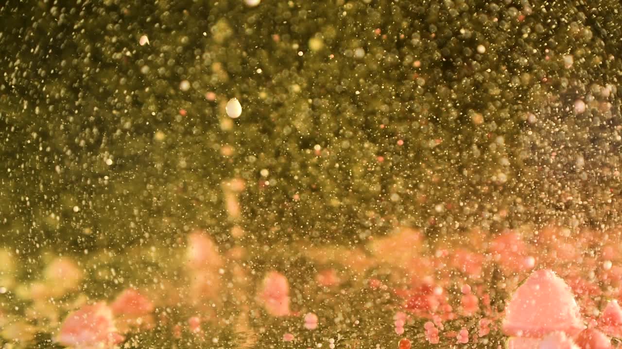 꿈꾸는 듯한 보케 컬러 오일 방울이 전경과 배경의 화산 효과를 사용하여 우주에서 움직이는 극단적인 깊이 효과 60fps