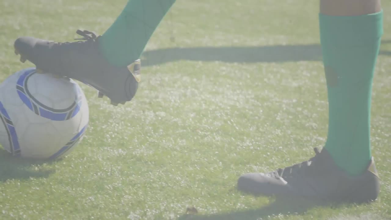 Animation af netværk af forbindelser med personikoner over fodboldspillere, der træner