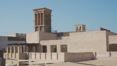 Windcatcher---Torre-De-Viento-En-Edificios-Tradicionales-En-El-Barrio-Histórico-De-Al-Fahidi-En-Dubai,-Emiratos-árabes-Unidos