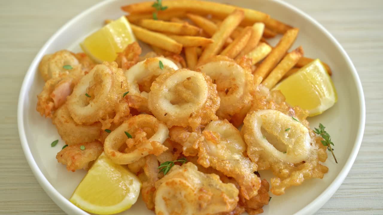 calamares - calamares fritos o pulpo con patatas fritas