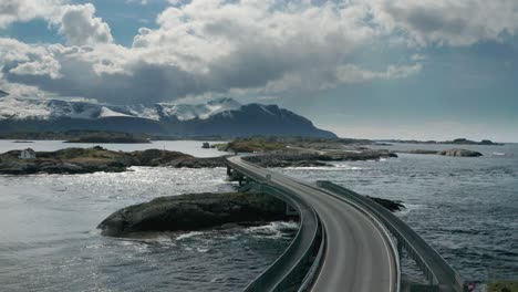 Una-Vista-Aérea-De-La-Carretera-Atlántica-En-Noruega