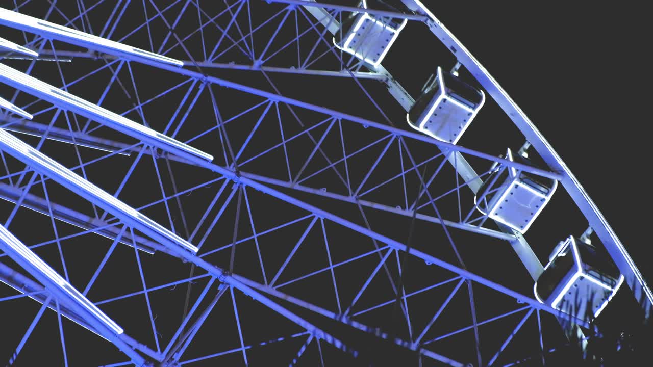 밤에 페리스  카니발 타기