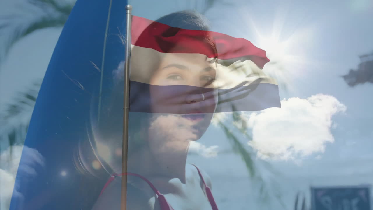 Bandiera olandese e animazione del volto di una donna con cielo luminoso e palme