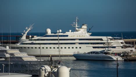 Monaco-Schiff-Angedockt-04