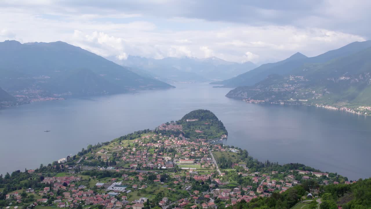 ciudad de bellagio, joya alpina, ubicada en el cabo dentro del lago como, aérea