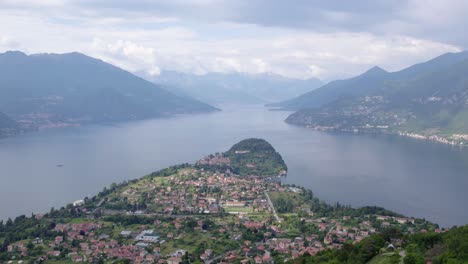 Ciudad-De-Bellagio,-Joya-Alpina,-Ubicada-En-El-Cabo-Dentro-Del-Lago-Como,-Aérea