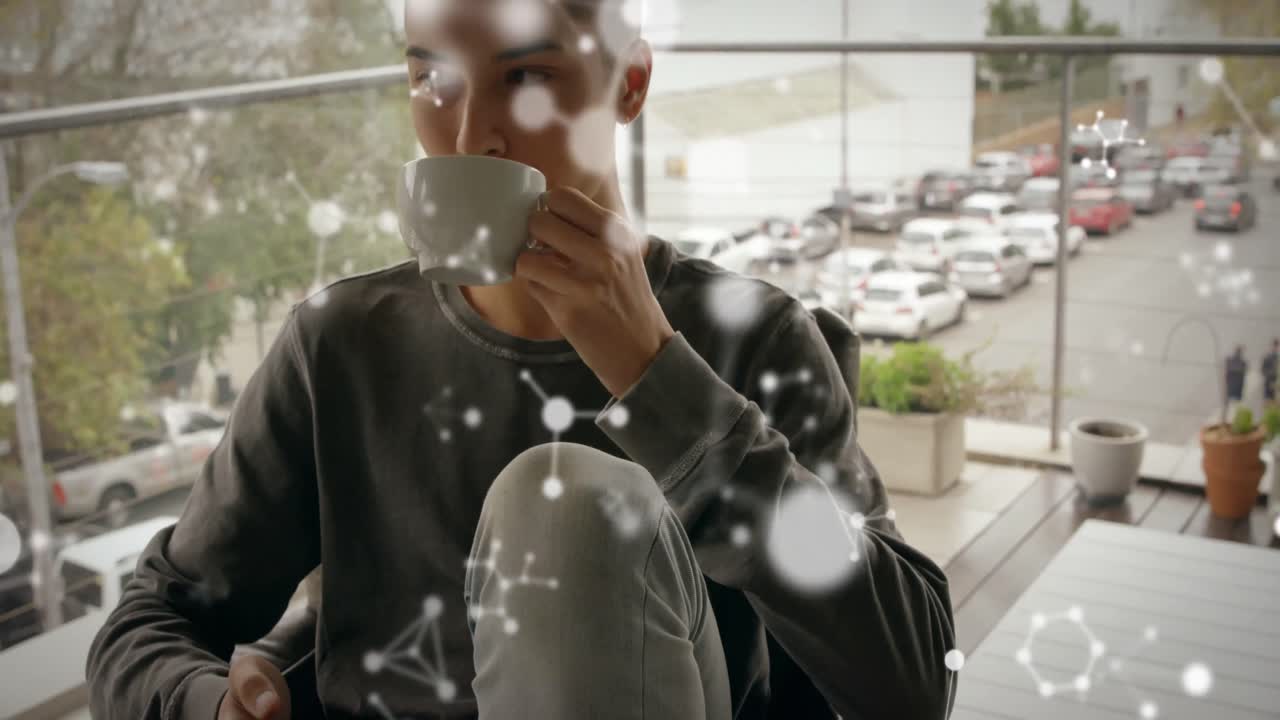 배경 4k에서 스마트폰을 사용하는 여성이 있는 이모지 아이콘