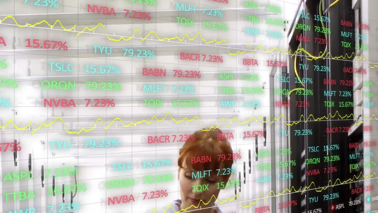 주식 시장 데이터 처리의 애니메이션 백인 여성 엔지니어가 서버 에서 일합니다.