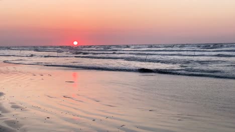 Hermosa-Puesta-De-Sol-Aguas-Poco-Profundas-En-El-Mar-Parisa-Bajelan-Fotógrafo-De-La-Puesta-De-Sol-Escénica-Naranja-Roja-En-El-Océano-Atlántico-Relajarse-Solo-Boda-De-Lujo-Cálido-Paisaje-Colorido-Actividad-Al-Aire-Libre-Viajar