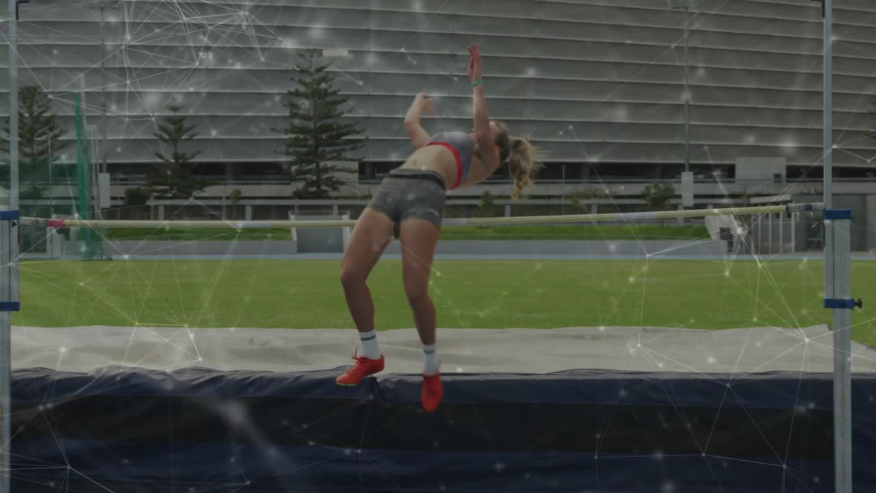 Atleta feminina correndo em velocidade para saltar a barra de salto em altura no atletismo, formando uma linha de arco animada.