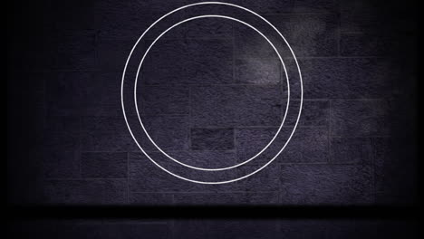 animación de anillo blanco y marco negro deslizante sobre fondo de pared de piedra gris oscuro
