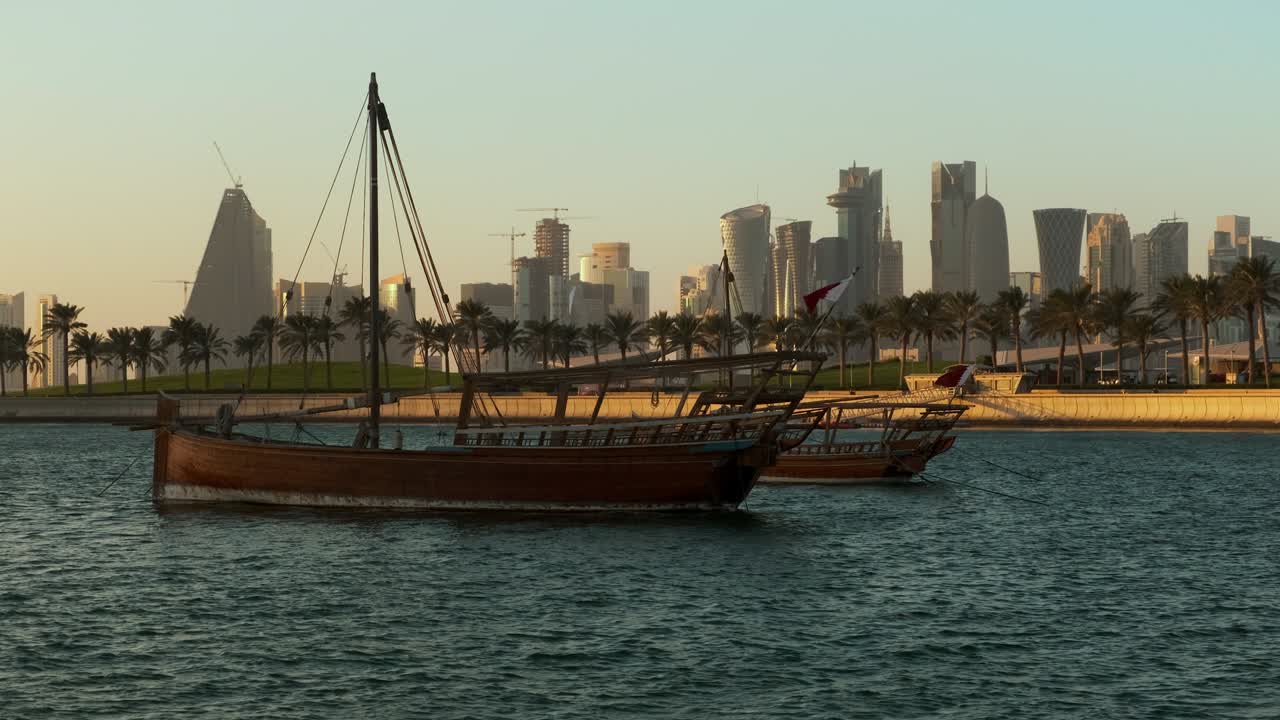 doha, el horizonte de qatar tomada por la tarde