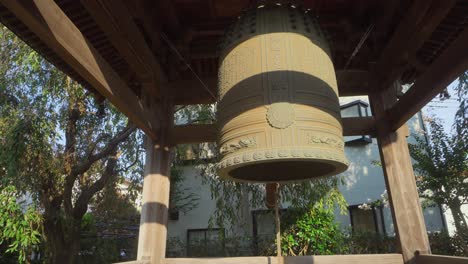 It-is-very-common-to-see-this-type-of-bells-in-Japanese-Buddhist-temples-that-are-used-in-various-rituals,-as-well-as-in-the-New-Year