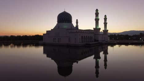 la mezquita flotante, kota kinabalu