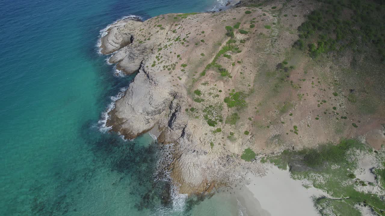 paisaje idílico de la playa del naufragio en la isla great keppel, queensland, australia en verano - toma aérea
