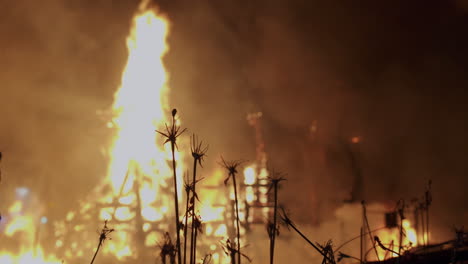 Valencia-Spanien-Das-Licht-Der-Freudenfeuer-Erleuchtet-Die-Straßen-Der-Stadt