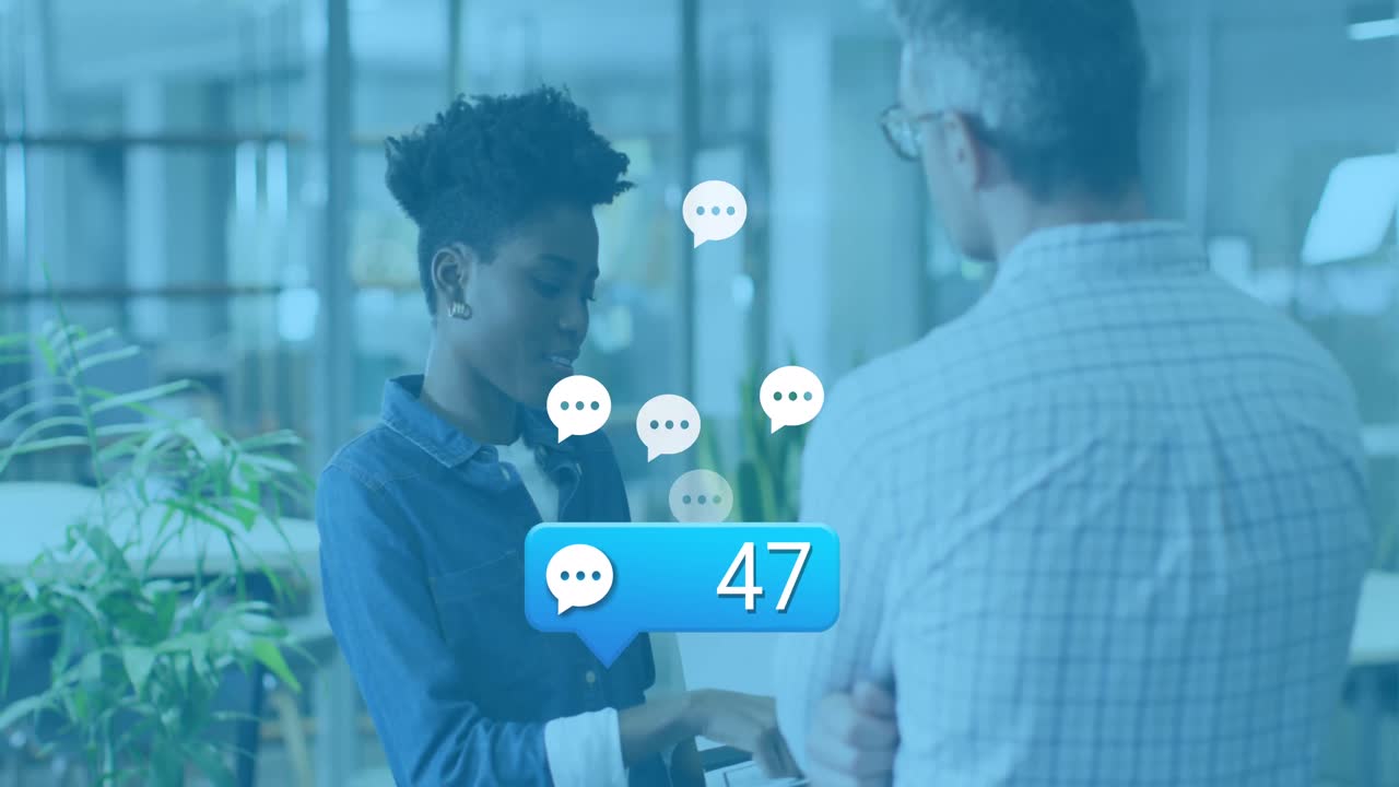 animación de las reacciones de las redes sociales sobre diversas compañeras y compañeros de trabajo