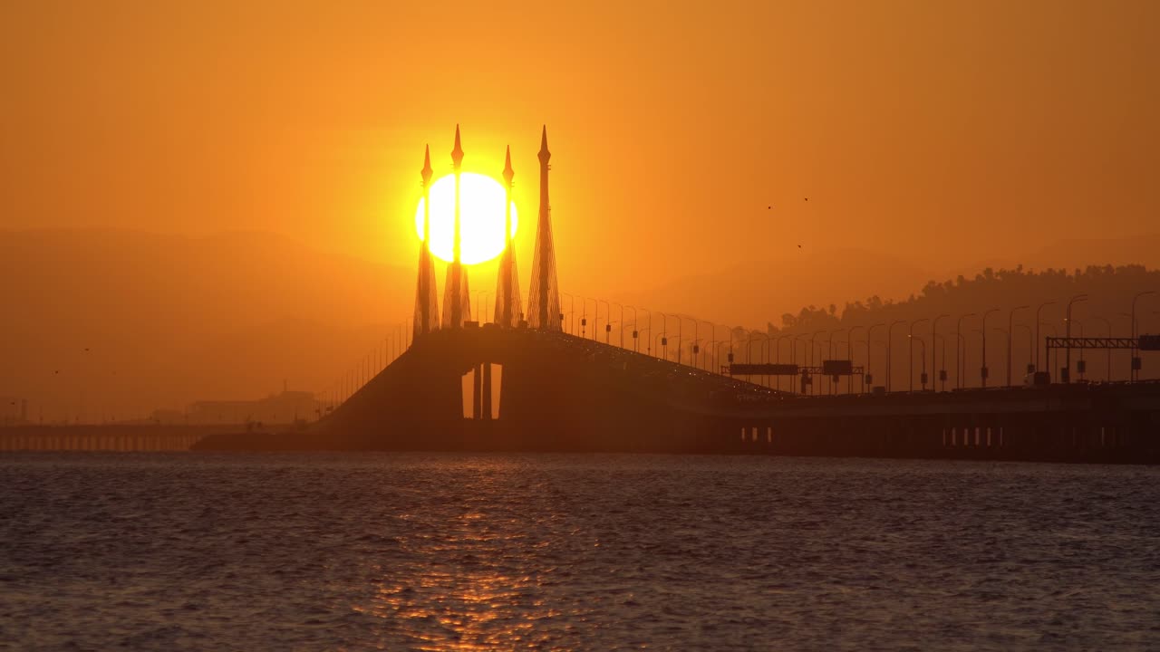 timelapse yema de huevo amanecer movimiento en la columna central