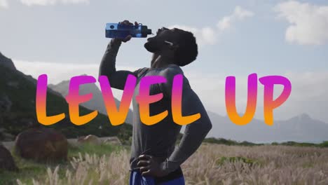 animación de las palabras a nivel en rosa y naranja sobre el hombre haciendo ejercicio en el campo bebiendo agua