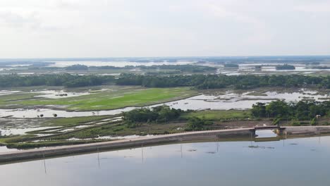 Felder-Und-Straße-In-Bangladesch-überflutet