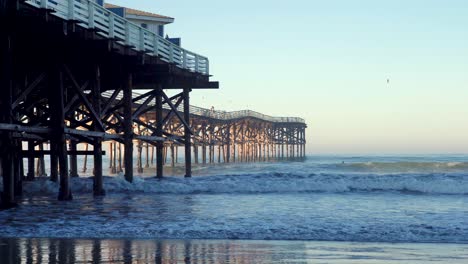 Early-morning-at-the-Crystal-Beach-in-San-Diego,-California