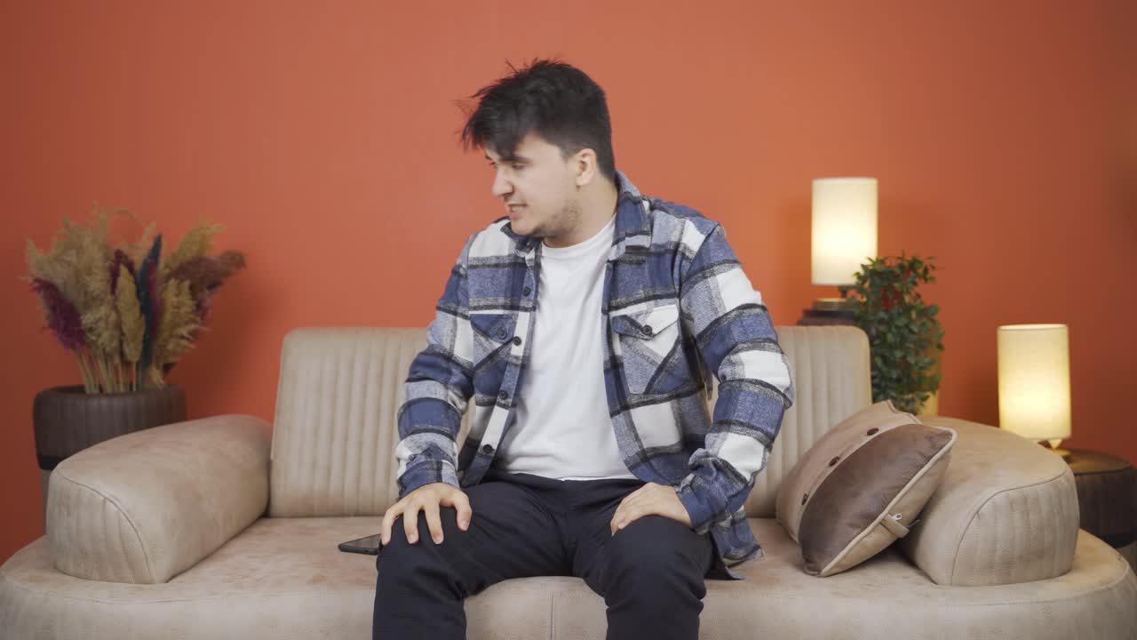 신경 ⁇ 약을  ⁇ 고 있는 사람은 화가 나고 기분이 좋지 않습니다.