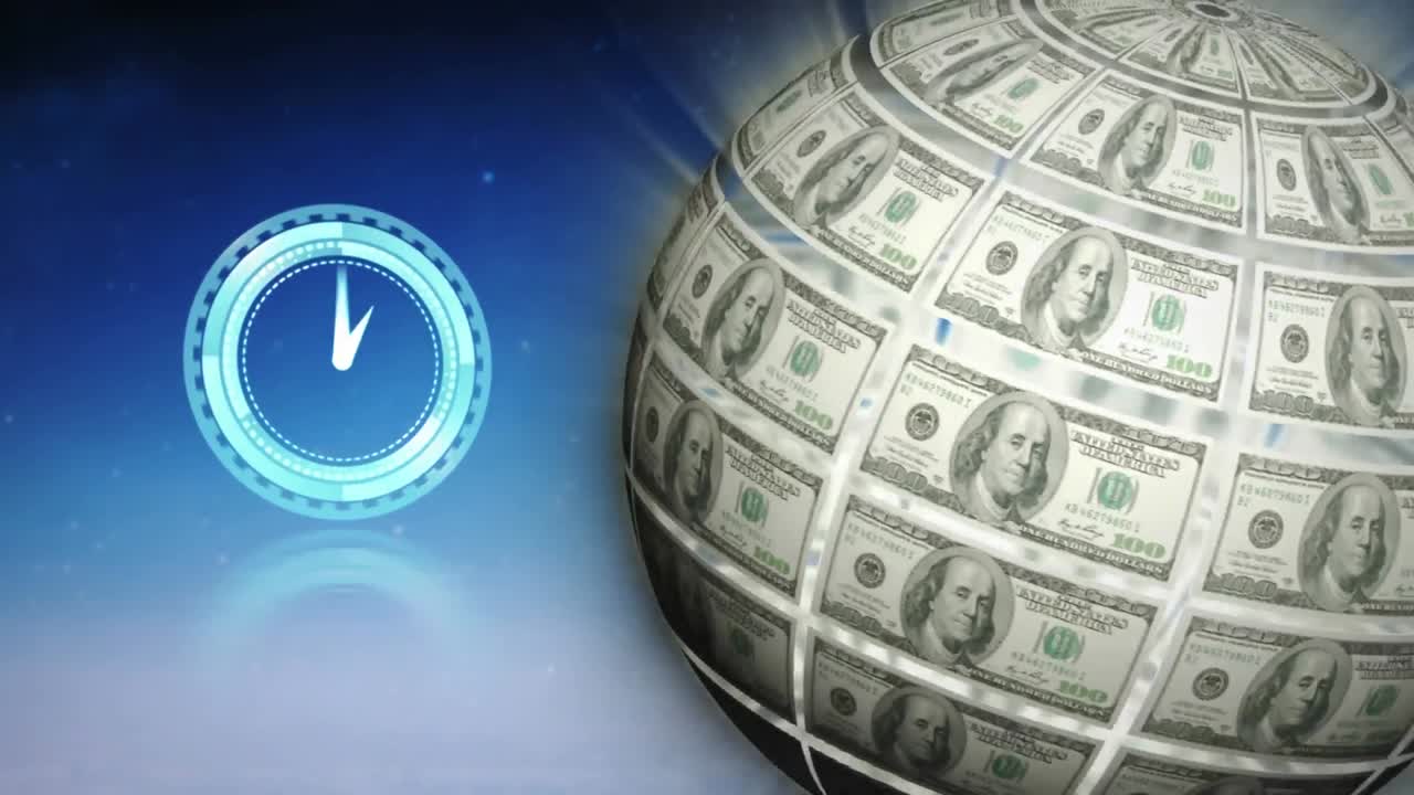 Animación digital de un reloj brillante marcando la hora y un globo de billetes de dólares americanos girando sobre un fondo azul.