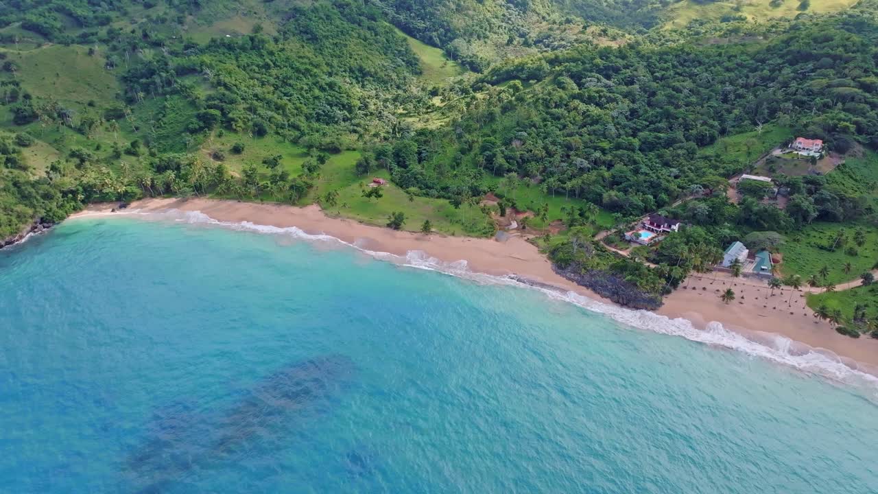 playa colorada es una hermosa playa en samaná, república dominicana