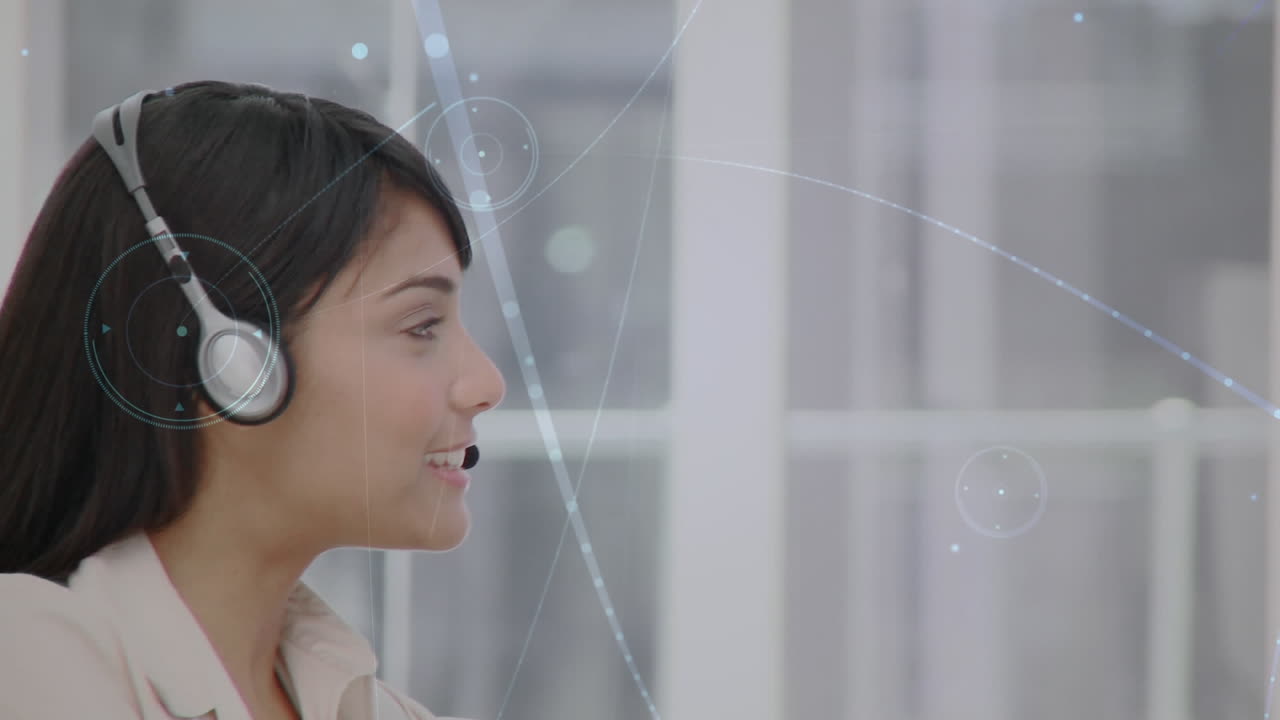animación de la red de conexiones a través de una mujer de negocios usando auriculares telefónicos