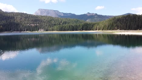 black lake at zabljak, durmitor national park, montenegro - natural landschap