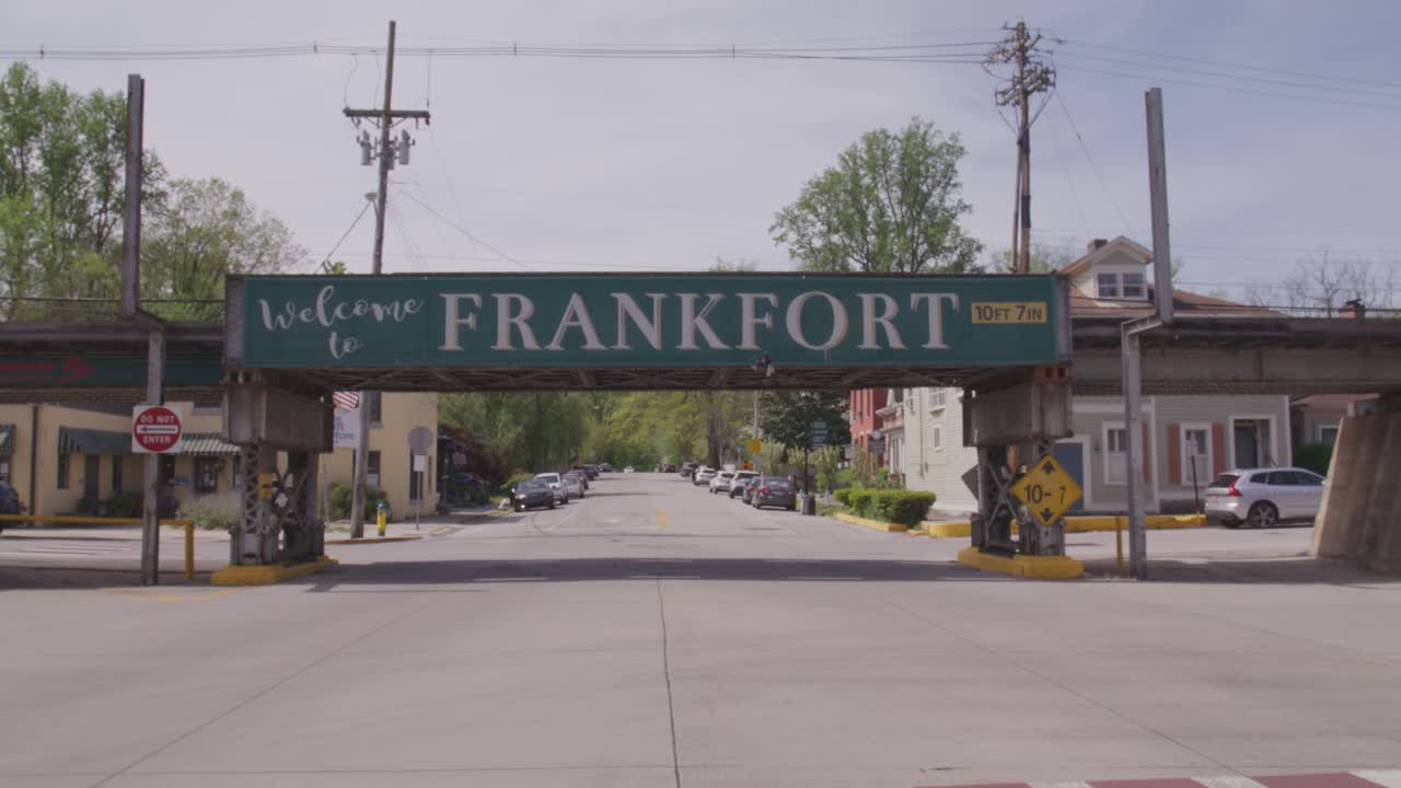 Frankfort Kentucky Welcome sign straight ahead