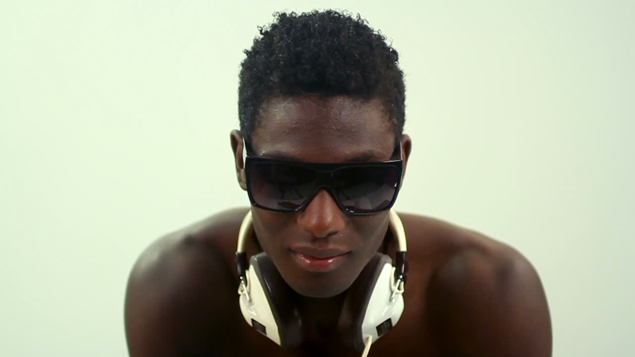 젊은 남자 춤 비디오 33