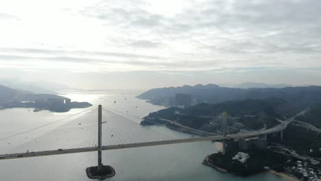 Hong-Kong-Bay-Skyline-Bei-Sonnenuntergang,-Große-Luftaufnahme-In-Großer-Höhe