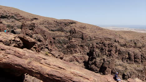 slow revealing shot of surrounding environment at the arco del coronadero