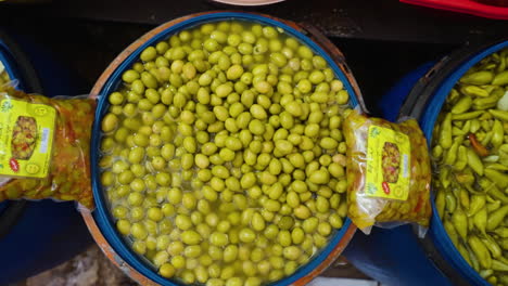 Puesto-De-Venta-De-Mercado-De-Aceitunas-En-El-Casco-Antiguo-De-Ghardaia,-Argelia